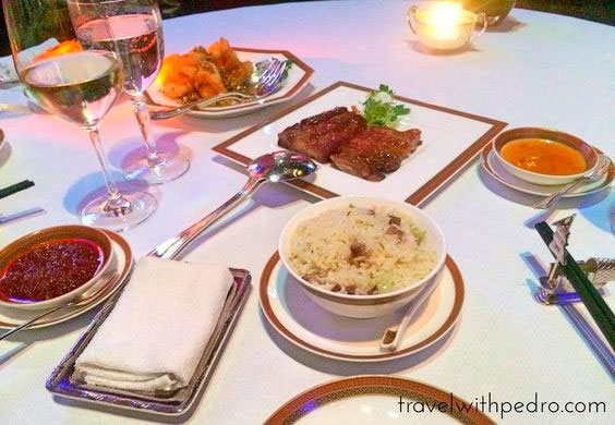 Leve sua mãe para jantar em um restaurante Leve sua mãe para jantar em um restaurante