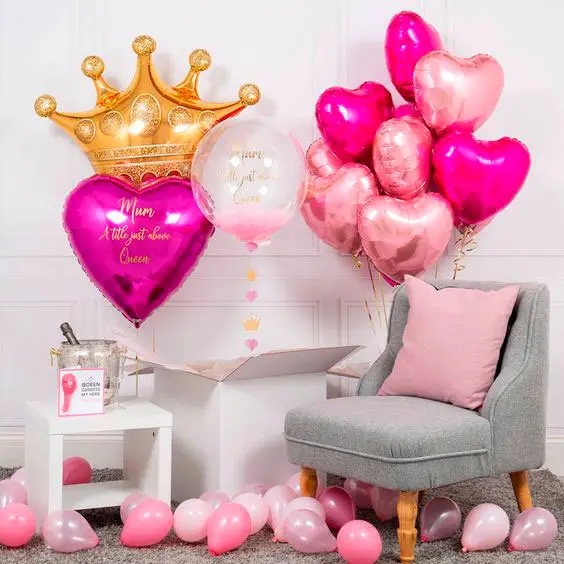 Balões de corações e coroa para o Dia das Mães