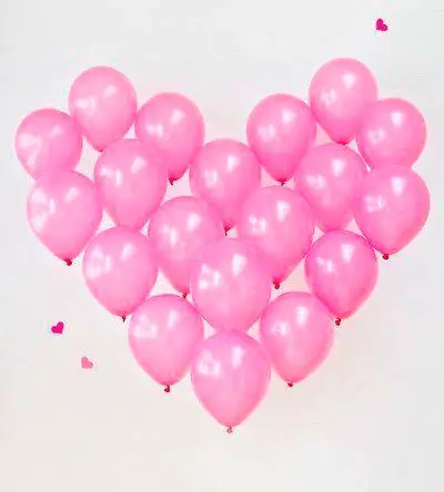 Coração com balões suspensos para o Dia das Mães