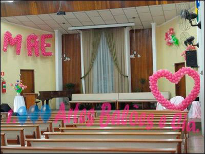 Decoração para o Dia das Mães com balões para a igreja