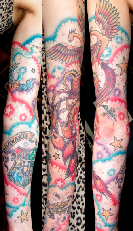 Tatuagem de Hogwarts no braço inteiro