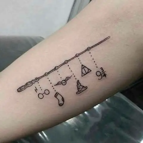 Tatuagem com os principais símbolos do Harry Potter