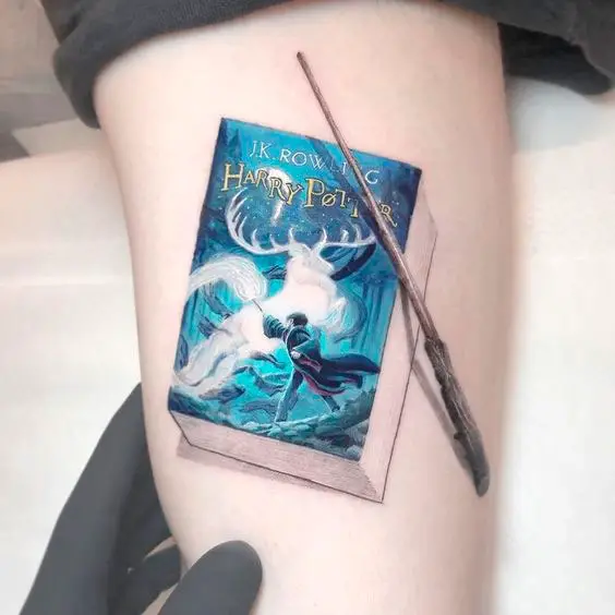 Tatuagem livro do Harry Potter