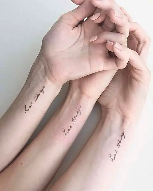 Tatuagens de amigas delicadas