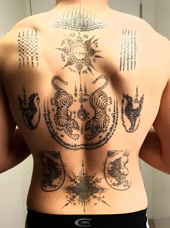 Tatuagens nas costas masculina Muay Thai