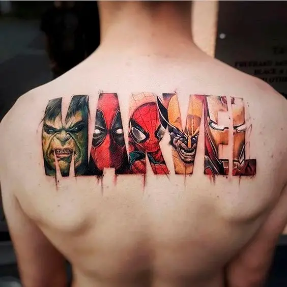 Tatuagem escrita nas costas Marvel