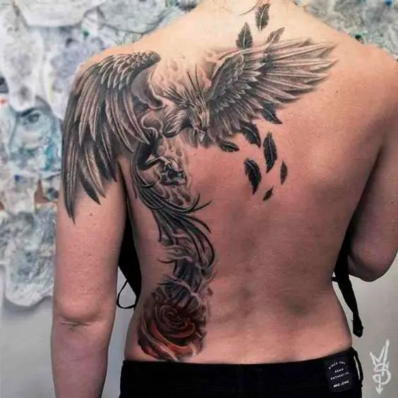 Tatuagens fenix nas costas masculina