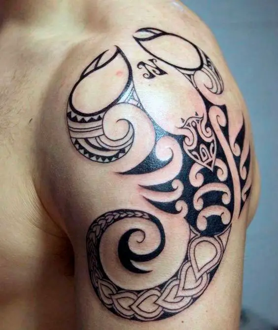Tatuagem de escorpião tribal