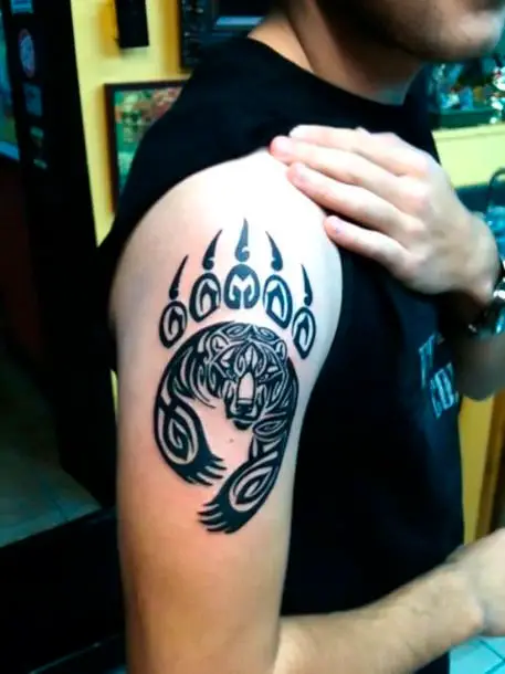 Tatuagem de animal tribal