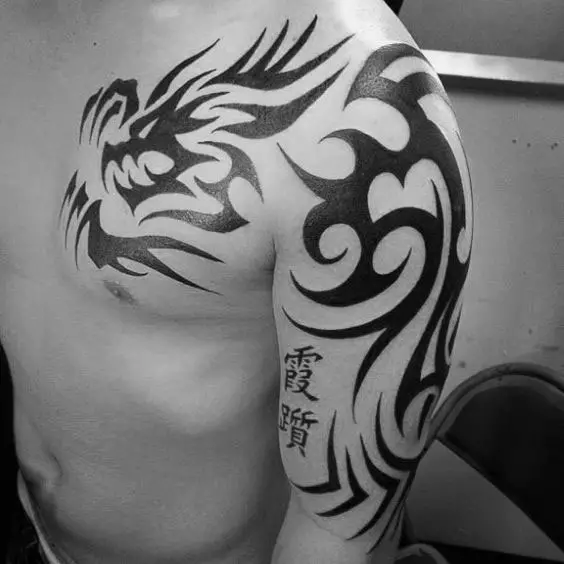 Tatuagem tribal de dragão
