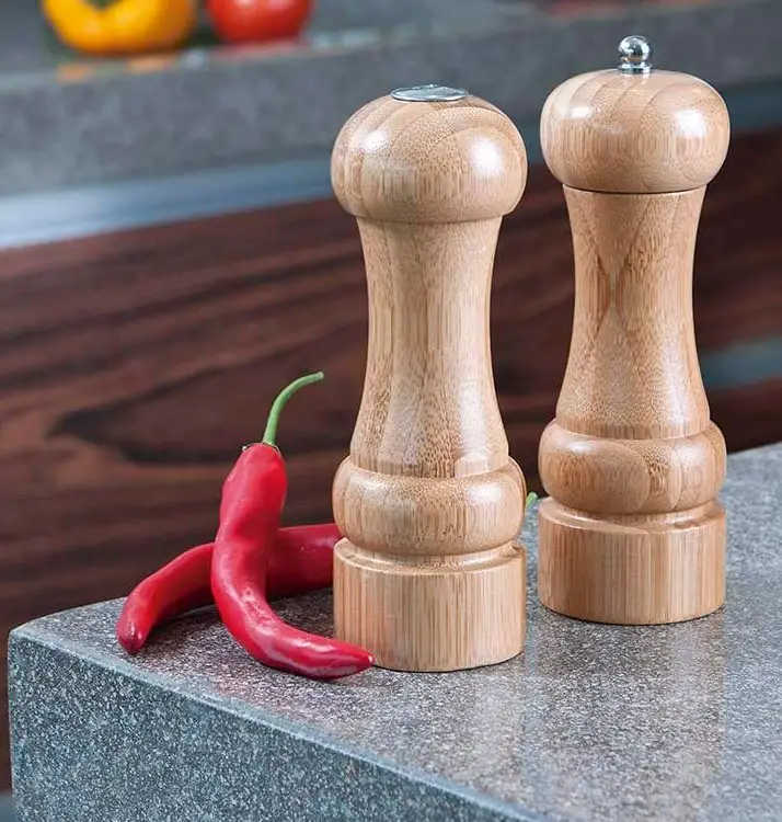 Conjunto de moedor de pimenta e saleiro para embelezar a mesa