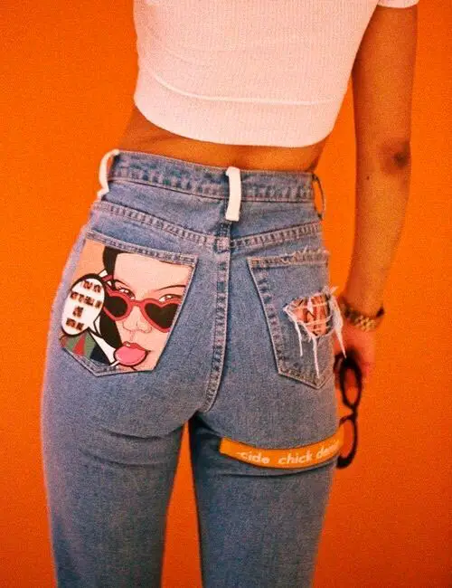 Customização de calças jeans nos bolsos com tecido