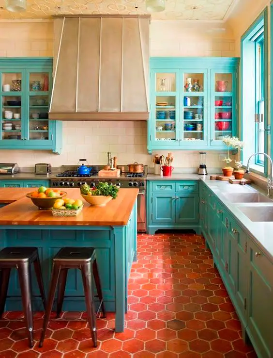 Cozinha colorida e alegre