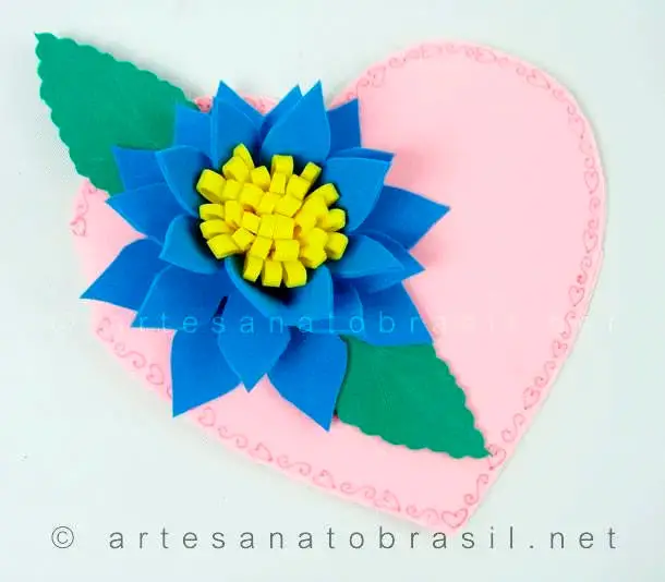 Cartão de coração com flor